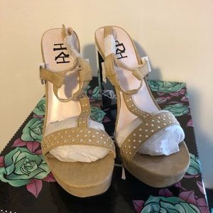 Women’s shoes